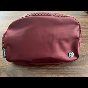 COPY - Lululemon Everywhere Belt Bag